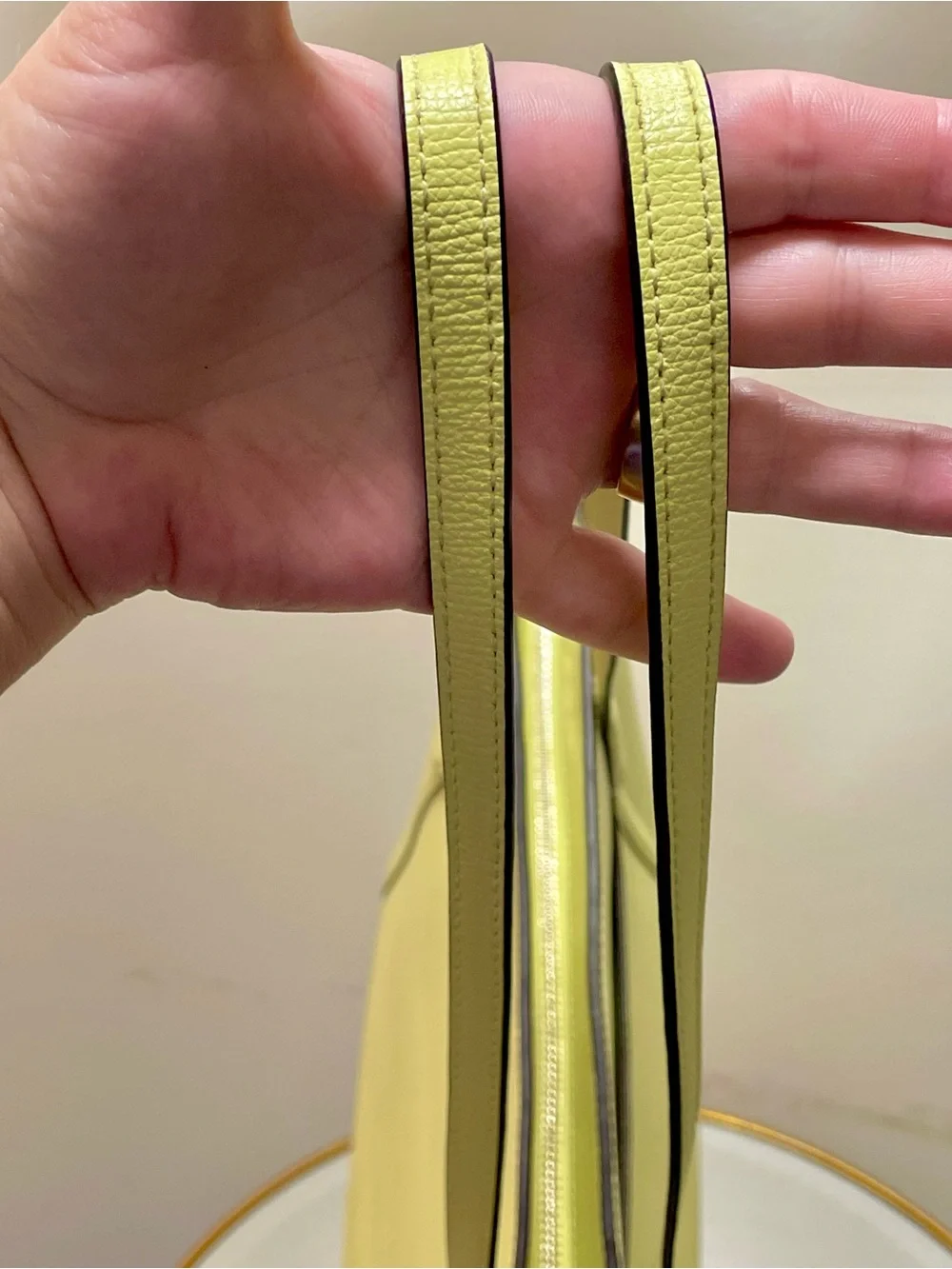 Like New Kate Spade Cara Large genuine leather Large Tote  Frosty Lime green